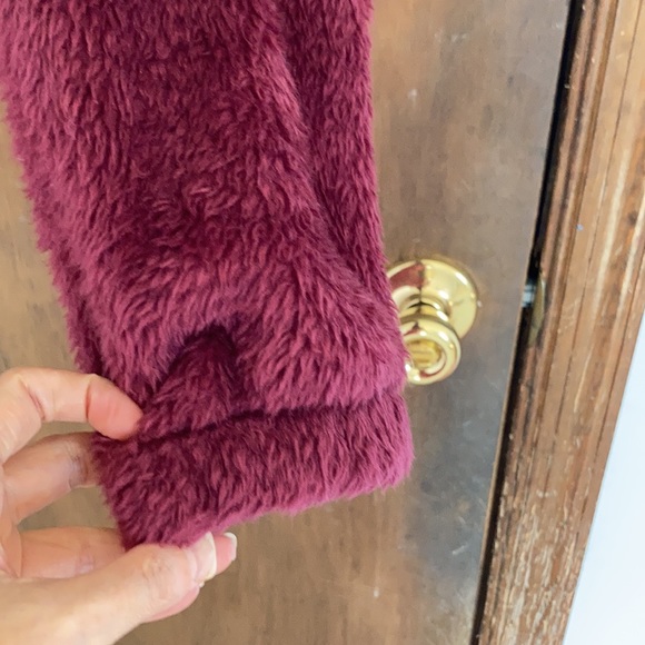 Last Chance❌ 💜$8ifbundle3 Soft dark red fuzzy comfy hoodie size L juniors - Picture 7 of 14